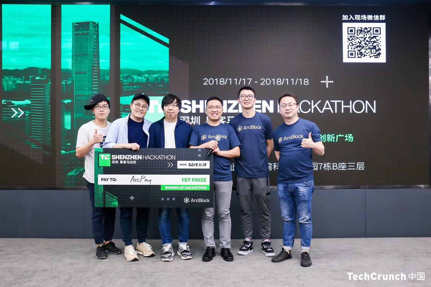 Winning team of ArcBlock's blockchain DApp challenge collecting their prize